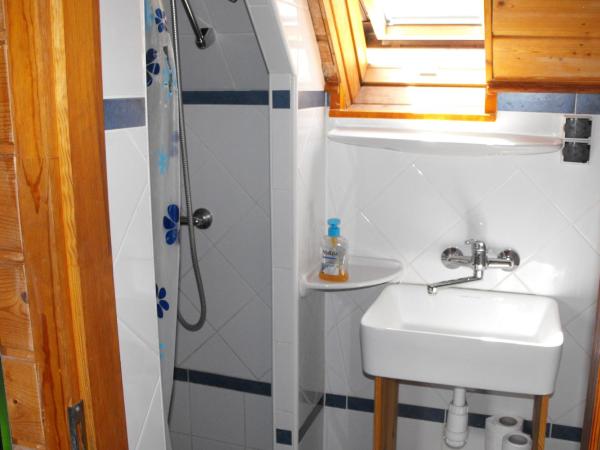 Hungaria Guesthouse : photo 5 de la chambre chambre lits jumeaux Économique avec salle de bains commune