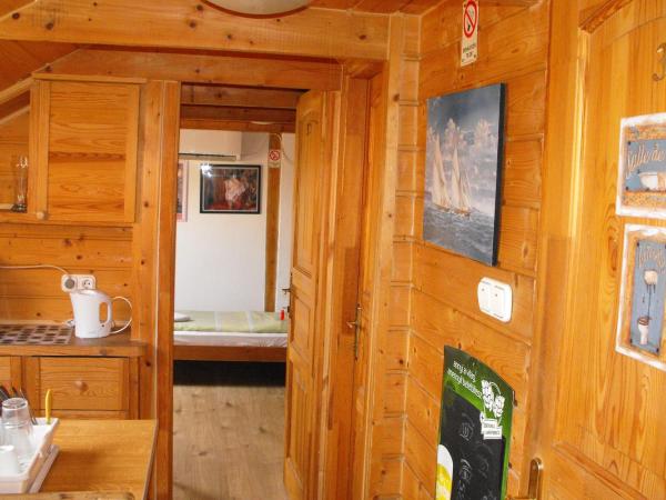 Hungaria Guesthouse : photo 6 de la chambre chambre lits jumeaux Économique avec salle de bains commune