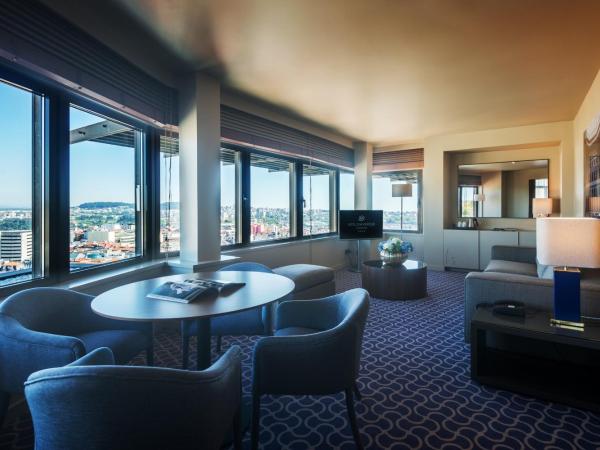 Hotel Dom Henrique - Downtown : photo 3 de la chambre suite panoramique de luxe