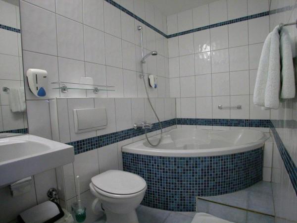 Hotel Luna Budapest : photo 4 de la chambre chambre familiale