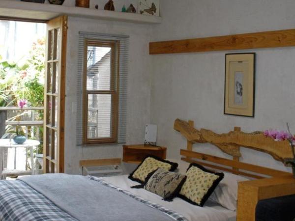 Les Artistes Inn : photo 4 de la chambre chambre lit king-size - vue sur jardin