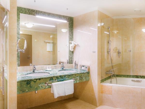 The President : photo 8 de la chambre deluxe double or twin room with castle view and terrace