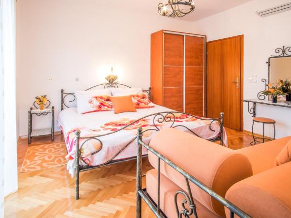 Guesthouse Villa Maria : photo 5 de la chambre chambre double avec salle de bains privative