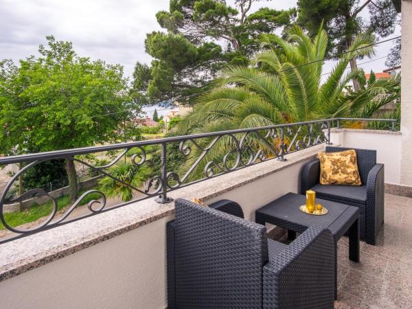 Guesthouse Villa Maria : photo 1 de la chambre chambre double deluxe avec balcon - vue sur mer