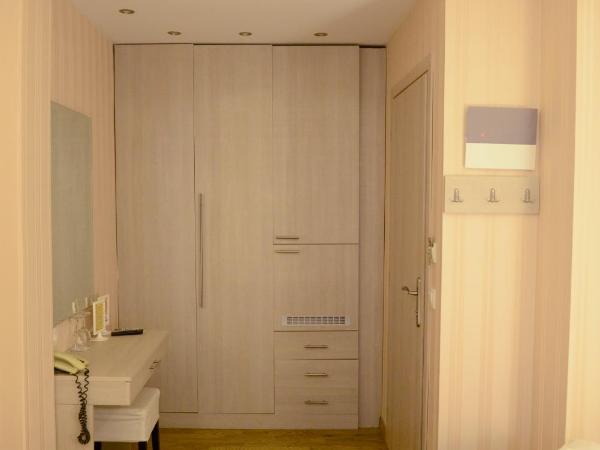 Phidias Hotel : photo 7 de la chambre chambre double ou lits jumeaux Économique sans fenêtre - sous-sol