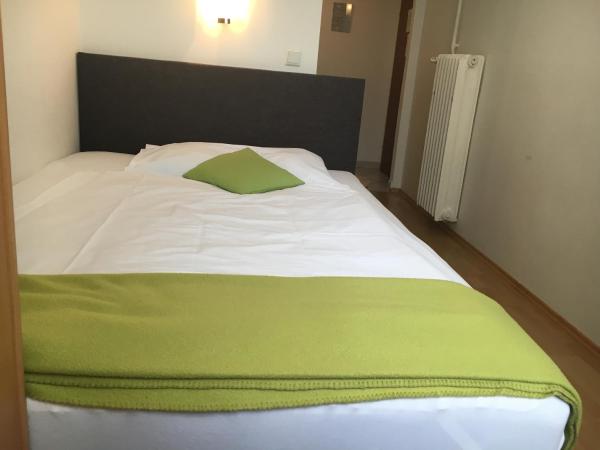 Pension Ani-Falstaff : photo 3 de la chambre chambre standard lit queen-size