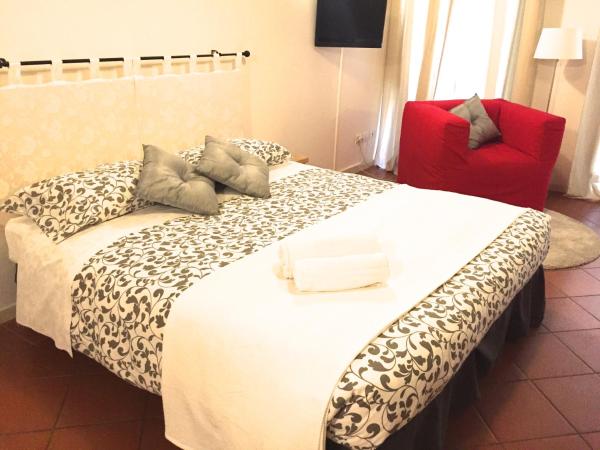 La Maison : photo 5 de la chambre chambre triple avec salle de bains commune