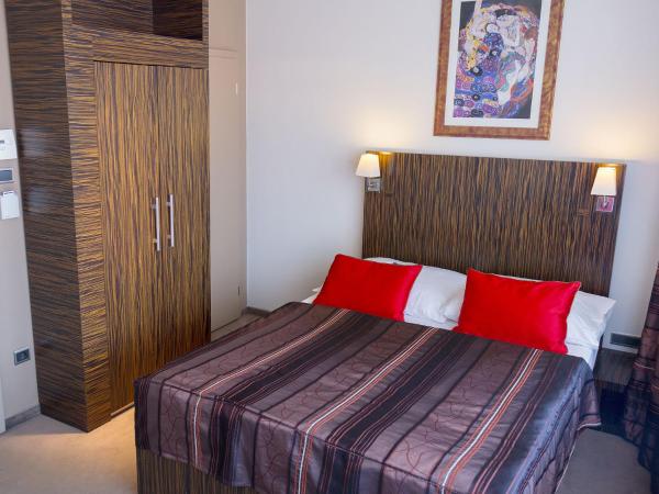 EA Hotel Crystal Palace : photo 1 de la chambre chambre double