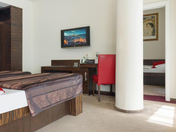 EA Hotel Crystal Palace : photo 7 de la chambre suite 2 chambres familiale (3 adultes)