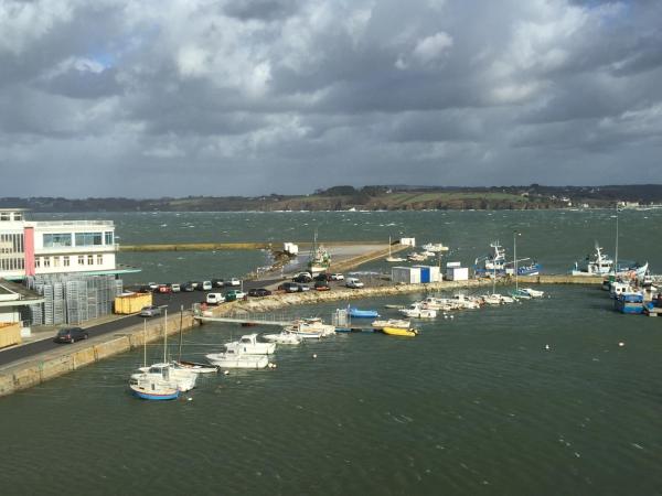 Appartement Design III - Port du Rosmeur - Douarnenez : photo 1 de la chambre appartement - vue sur mer