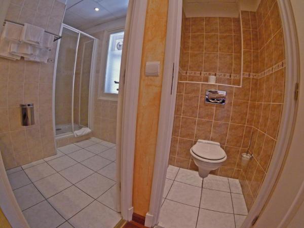 Les Palmiers : photo 4 de la chambre chambre double supérieure - côté nord 