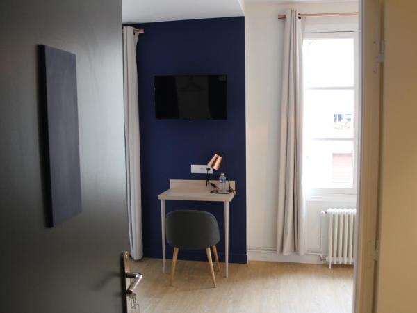 Hôtel La Fontaine Caen Centre : photo 8 de la chambre chambre double/familiale supérieure
