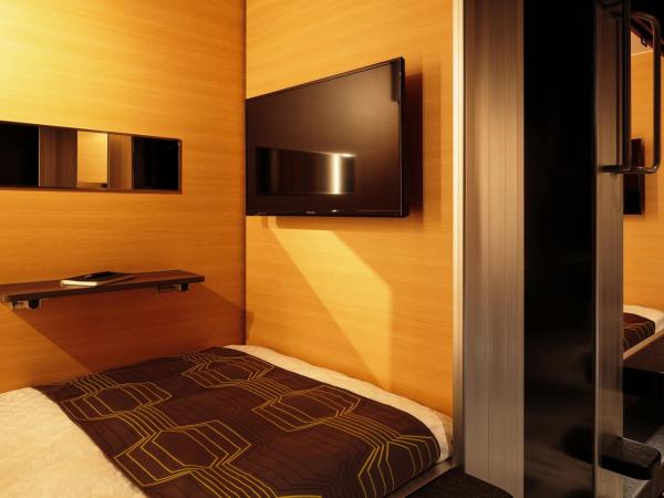 MyCUBE by MYSTAYS Asakusa Kuramae : photo 6 de la chambre capsule room for male - house keeping is optional with additional cost