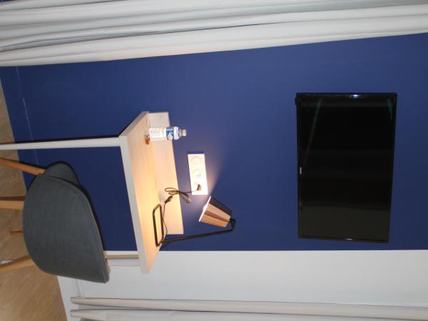 Hôtel La Fontaine Caen Centre : photo 9 de la chambre chambre double/familiale supérieure
