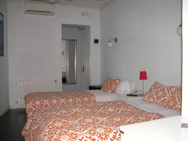 Hostal Goyal Pizarro : photo 1 de la chambre chambre lits jumeaux confort