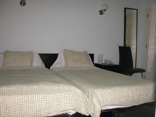 Hostal Goyal Pizarro : photo 4 de la chambre chambre lits jumeaux confort