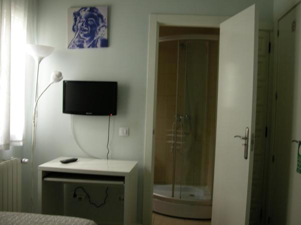 Hostal Goyal Pizarro : photo 6 de la chambre chambre simple avec salle de bains privative