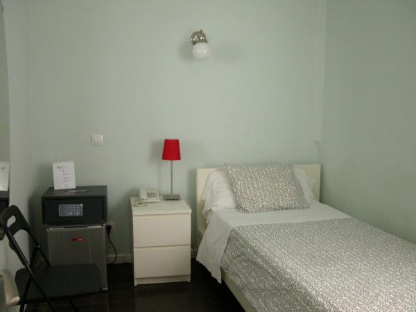 Hostal Goyal Pizarro : photo 1 de la chambre chambre simple avec salle de bains privative