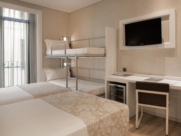 Catalonia Puerta del Sol : photo 6 de la chambre chambre familiale (2 adultes et 2 enfants)