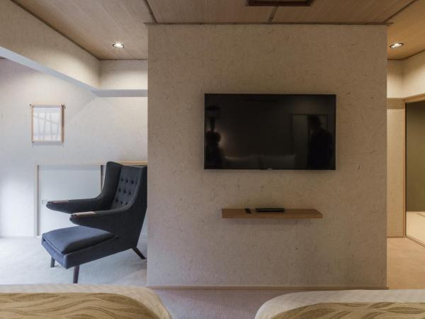 Kyoto Nanzenji Ryokan Yachiyo : photo 9 de la chambre chambre familiale de luxe avec balcon et baignoire extérieure