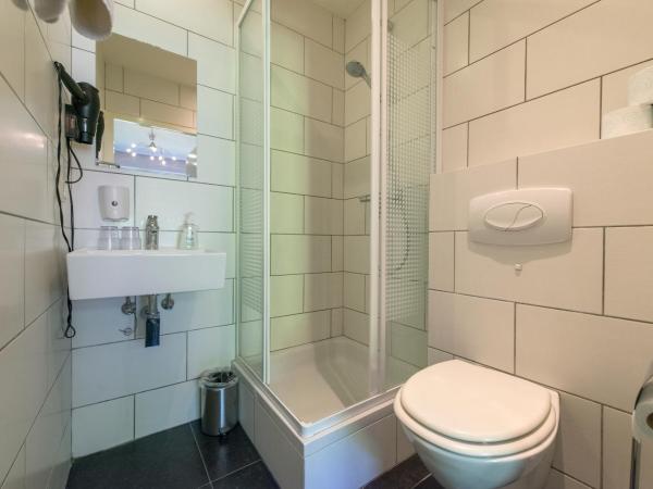 B&B De Hofnar Maastricht : photo 10 de la chambre chambre double avec salle de bains privative