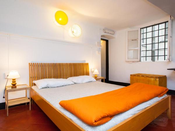 OStellin Genova Hostel : photo 4 de la chambre chambre double avec salle de bains commune extérieure