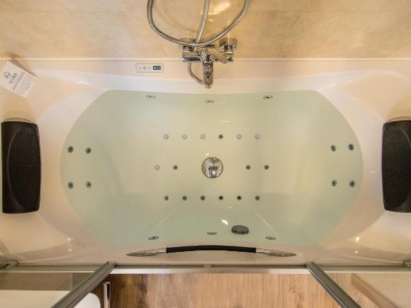 La Lonja : photo 7 de la chambre chambre double avec baignoire spa