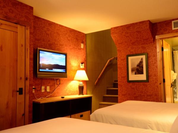 Fox Hotel and Suites : photo 2 de la chambre suite 1 chambre avec 2 lits doubles