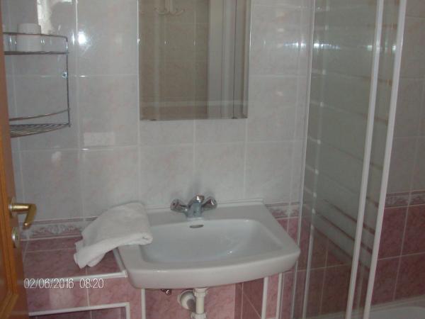 Zsuzsanna Ház : photo 4 de la chambre appartement avec douche