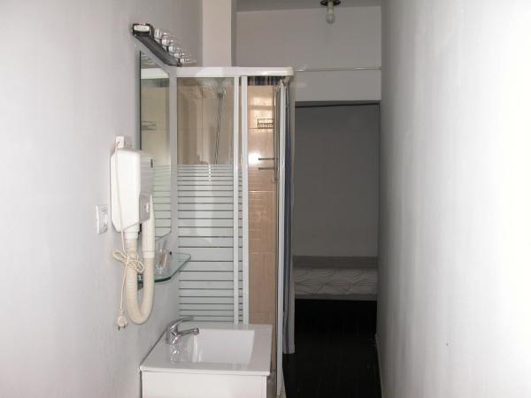 Hostal Goyal Pizarro : photo 3 de la chambre chambre simple avec salle de bains commune