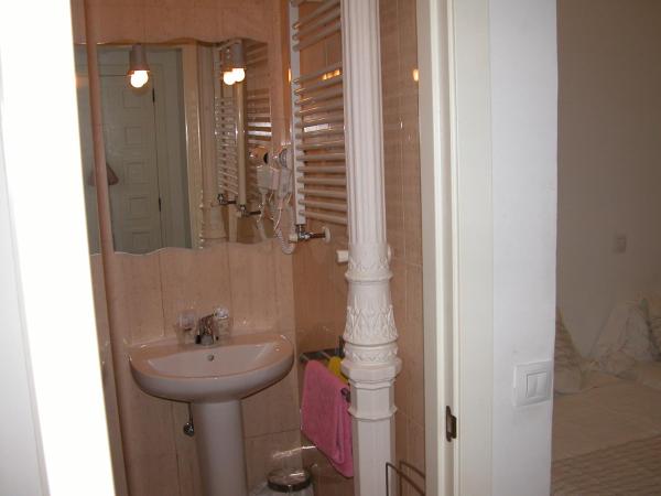 Hostal Goyal Pizarro : photo 4 de la chambre chambre double standard