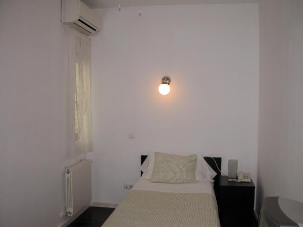 Hostal Goyal Pizarro : photo 2 de la chambre chambre simple avec salle de bains privative