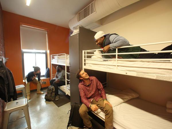 HI Boston Hostel : photo 2 de la chambre lit dans dortoir pour hommes de 4 lits