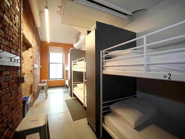 HI Boston Hostel : photo 2 de la chambre lit dans dortoir pour hommes de 6 lits