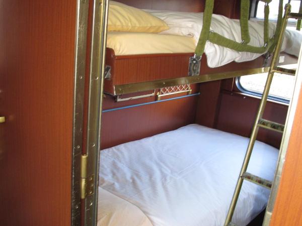 Train Lodge Amsterdam : photo 5 de la chambre compartiment triple avec salle de bains commune