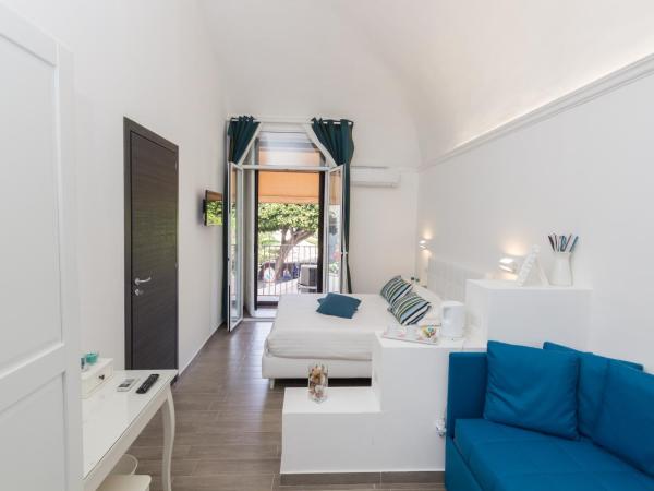 Etna Suite Group : photo 4 de la chambre chambre triple - vue sur jardin