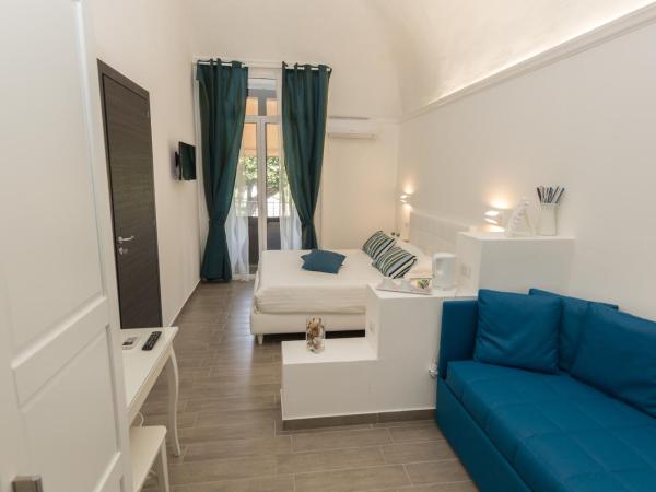Etna Suite Group : photo 1 de la chambre chambre triple - vue sur jardin