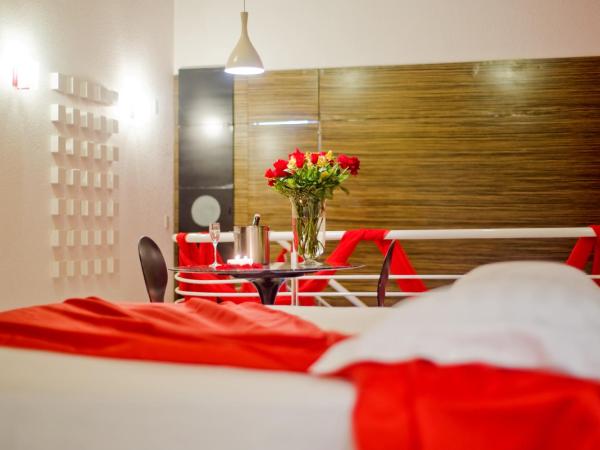 Motel Acqua (Adult Only) : photo 2 de la chambre suite junior avec piscine privée