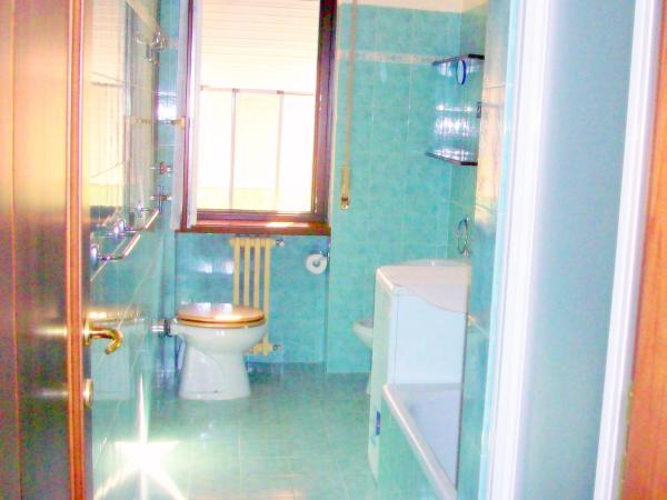 Bed & Breakfast A San Siro 75 : photo 6 de la chambre chambre double avec salle de bains privative interne