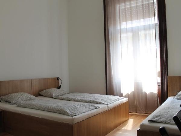 Omega Guesthouse Budapest : photo 3 de la chambre chambre triple