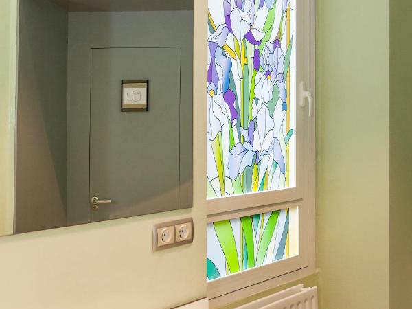 A Room In The City Hostel : photo 3 de la chambre lit dans un dortoir mixte de 12 lits avec salle de bains commune