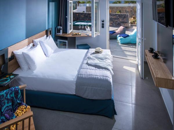 Infinity Blue Boutique Hotel & Spa - Adults Only : photo 6 de la chambre studio de luxe avec jacuzzi privé