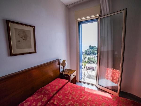 Hotel Isola Bella : photo 4 de la chambre chambre double - vue sur mer