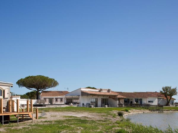 Lodge Sainte Helene : photo 6 de la chambre roulotte supérieure - vue sur lac 