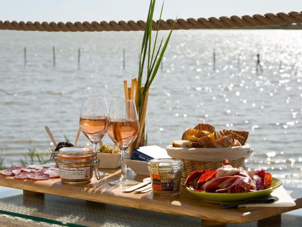 Lodge Sainte Helene Adult only : photo 8 de la chambre roulotte supérieure - vue sur lac