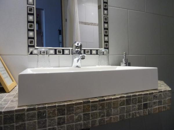 Hôtel La Villa Patricia - Charme et Tradition : photo 6 de la chambre suite junior (2 adultes + 1 enfant)