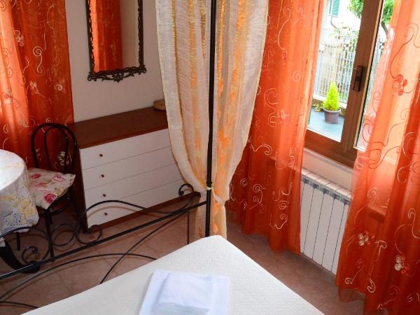 La Casa Delle Rose Room with Air Conditioning : photo 4 de la chambre chambre double - vue sur jardin