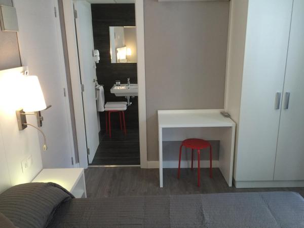 Hostal Boutique BBB Auto check in : photo 10 de la chambre chambre double avec terrasse