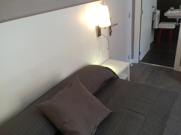 Hostal Boutique BBB Auto check in : photo 4 de la chambre chambre double avec terrasse