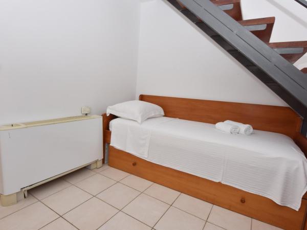 Pansion Karoca : photo 3 de la chambre chambre triple 1 - vue sur mer